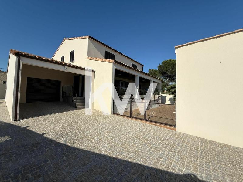 Maison contemporaine - 201 m² - 9 pièces