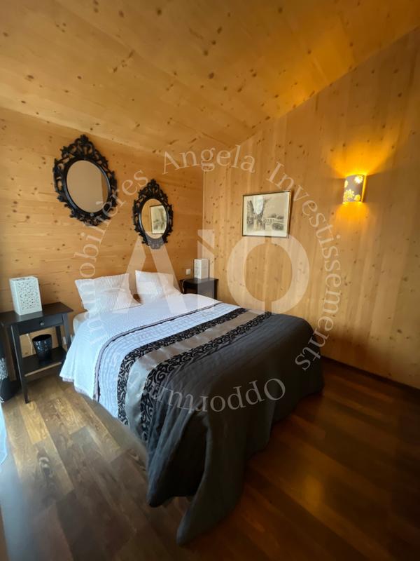 Maison - 360 m² - 10 pièces