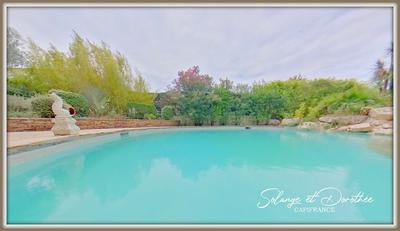 Maison - 325 m² - 8 pièces