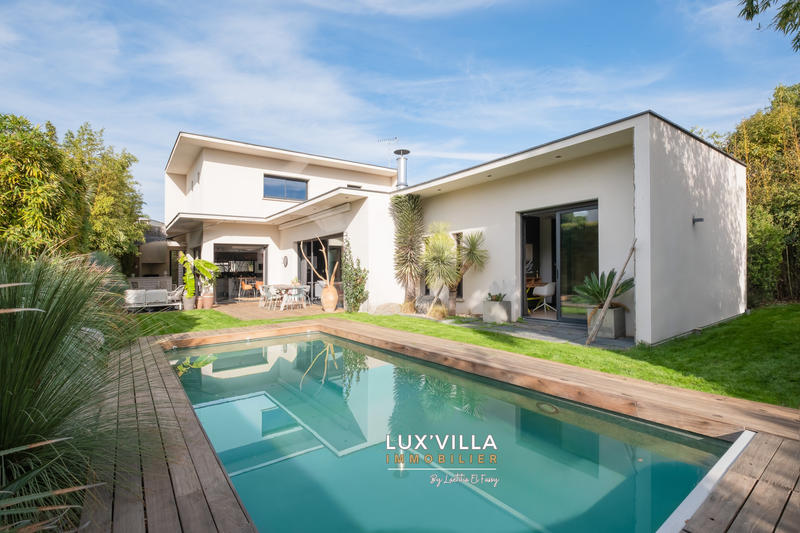 Villa - 240 m² - 6 pièces