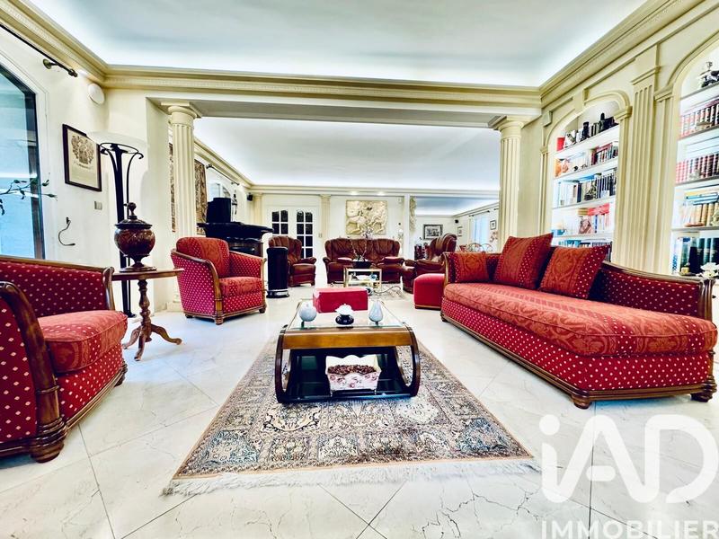 Maison - 410 m² - 12 pièces