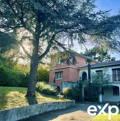 Maison - 298 m² - 10 pièces