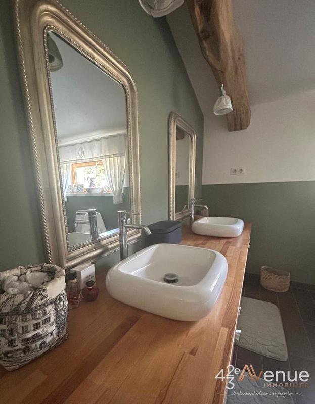 Maison - 375 m² - 9 pièces