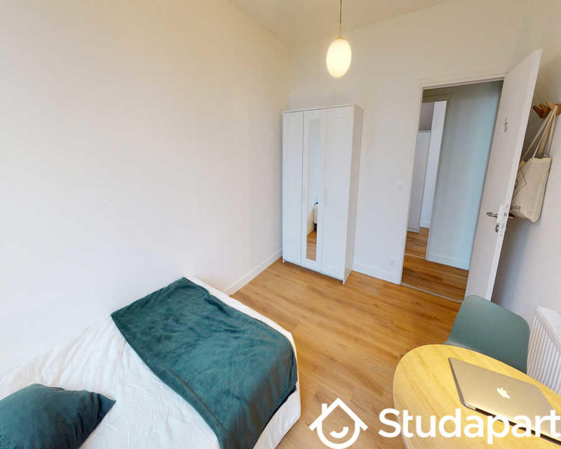 Chambre - 150 m² - 1 pièce