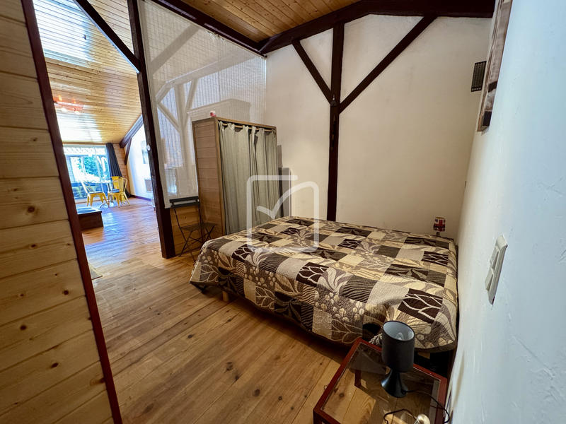 Maison - 230 m² - 12 pièces