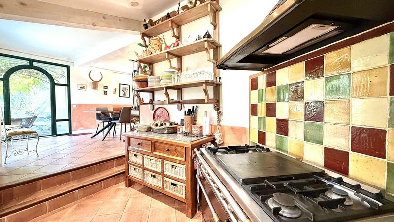 Propriété - 250 m² - 8 pièces