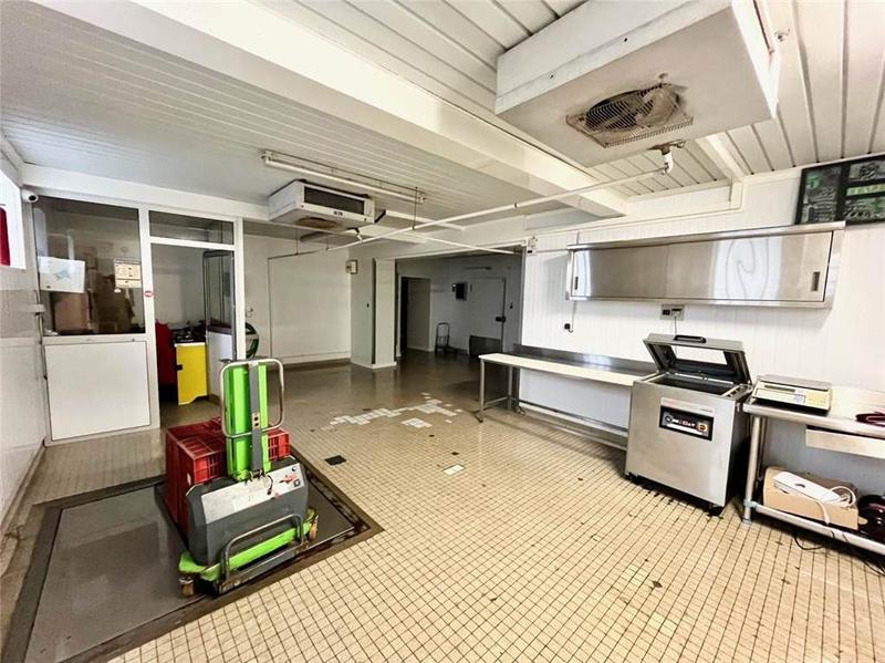 Local d'activités - 200 m² - 5 pièces