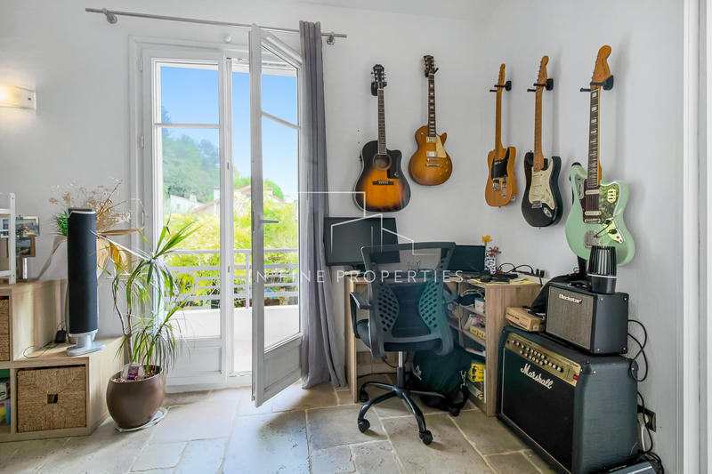 Appartement - 90 m² - 3 pièces