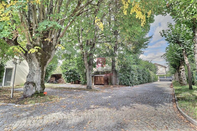 Maison - 250 m² - 10 pièces