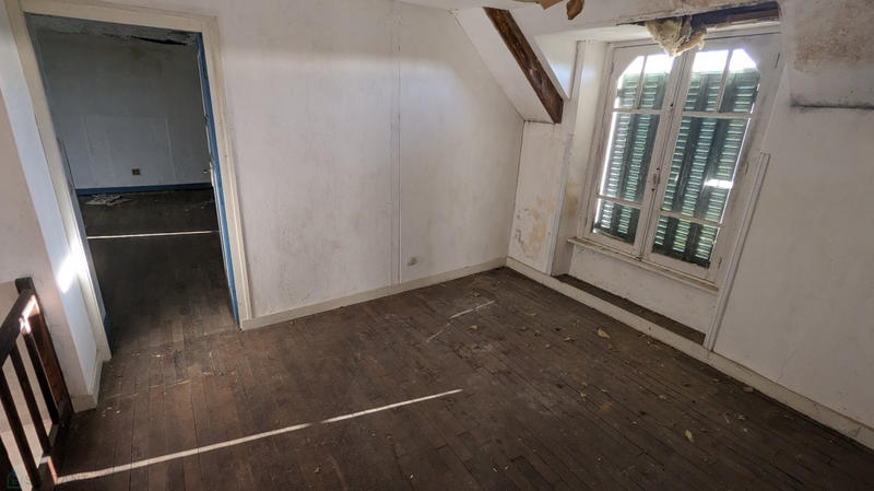 Maison - 335 m² - 15 pièces