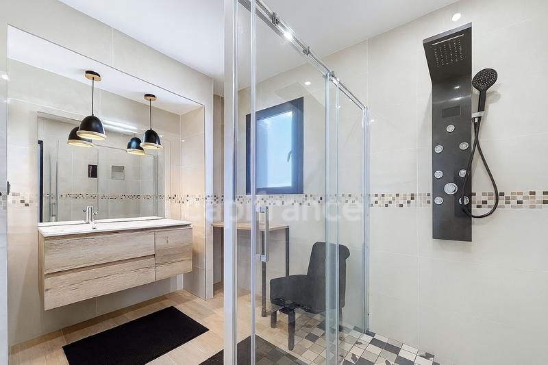 Villa - 145 m² - 6 pièces