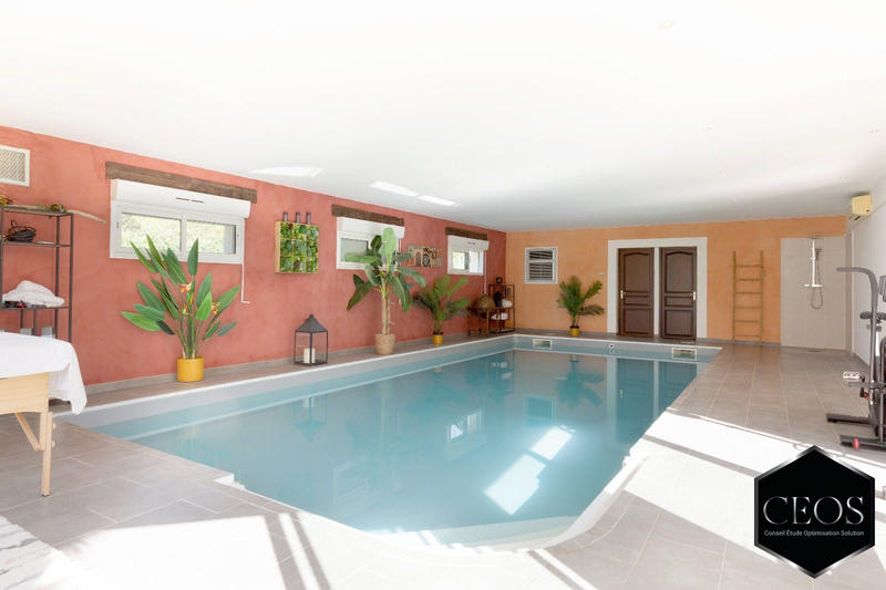 Maison - 280 m² - 8 pièces