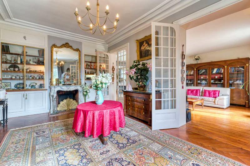 Maison - 223 m² - 10 pièces