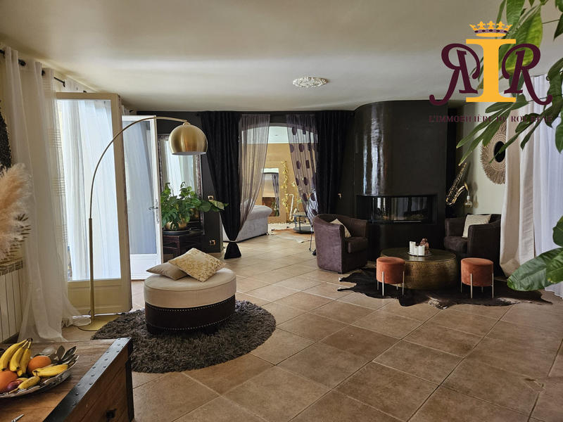 Maison - 334 m² - 10 pièces