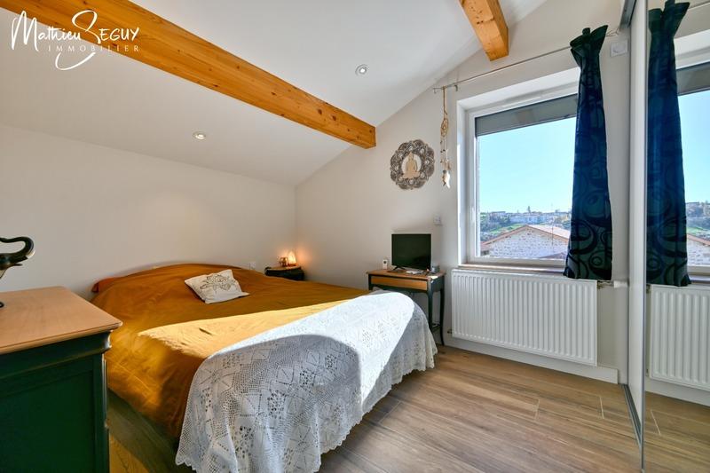 Maison - 216 m² - 8 pièces