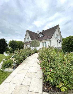 Maison - 170 m² - 8 pièces