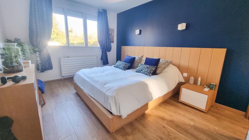 Maison - 240 m² - 8 pièces