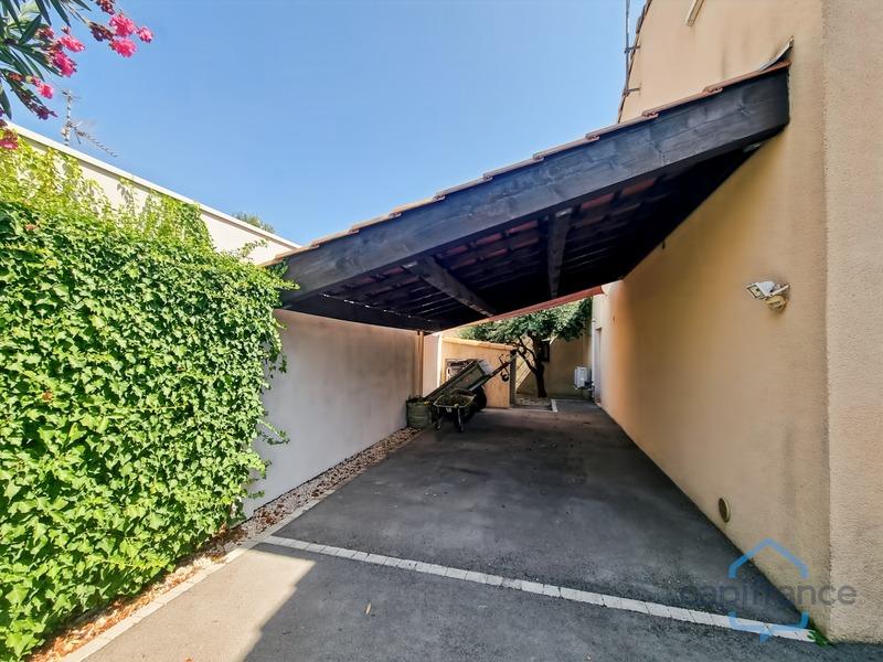 Maison - 222 m² - 8 pièces