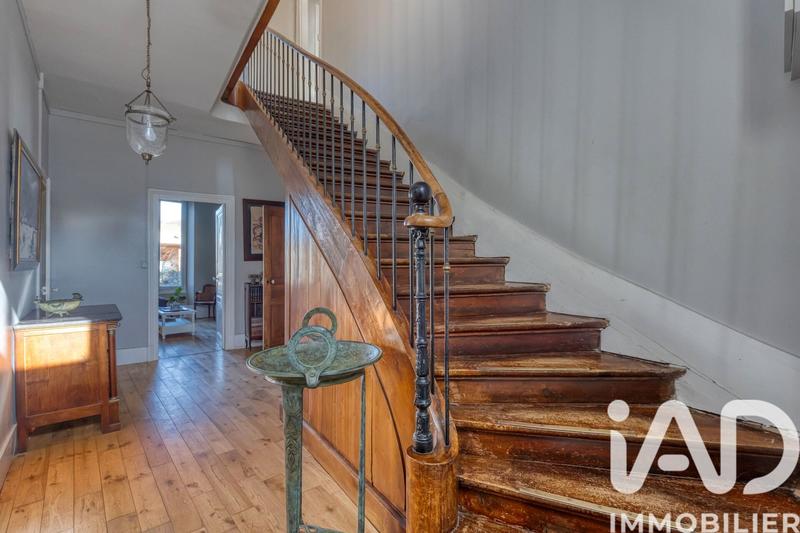 Maison - 241 m² - 6 pièces