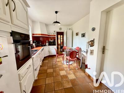 Maison - 215 m² - 7 pièces