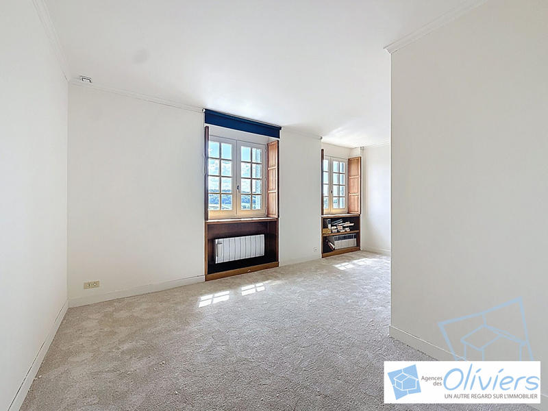 Maison - 221 m² - 9 pièces