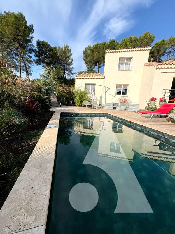 Maison - 140 m² - 4 pièces