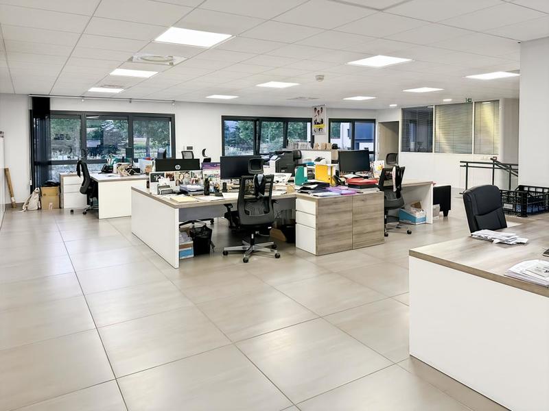 Bureau - 558 m²