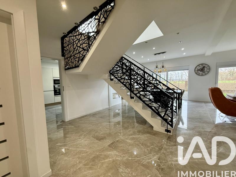 Maison - 214 m² - 7 pièces