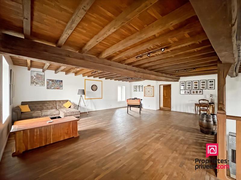 Maison - 260 m² - 6 pièces