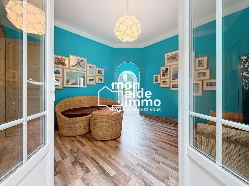 Maison - 220 m² - 6 pièces