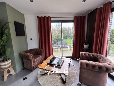 Maison - 299 m² - 9 pièces