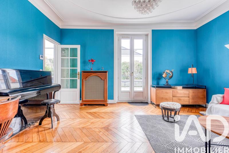 Maison - 250 m² - 7 pièces