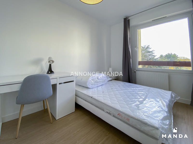 Chambre - 10 m² - 6 pièces