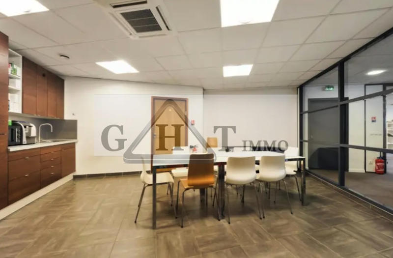 Bureau - 600 m²