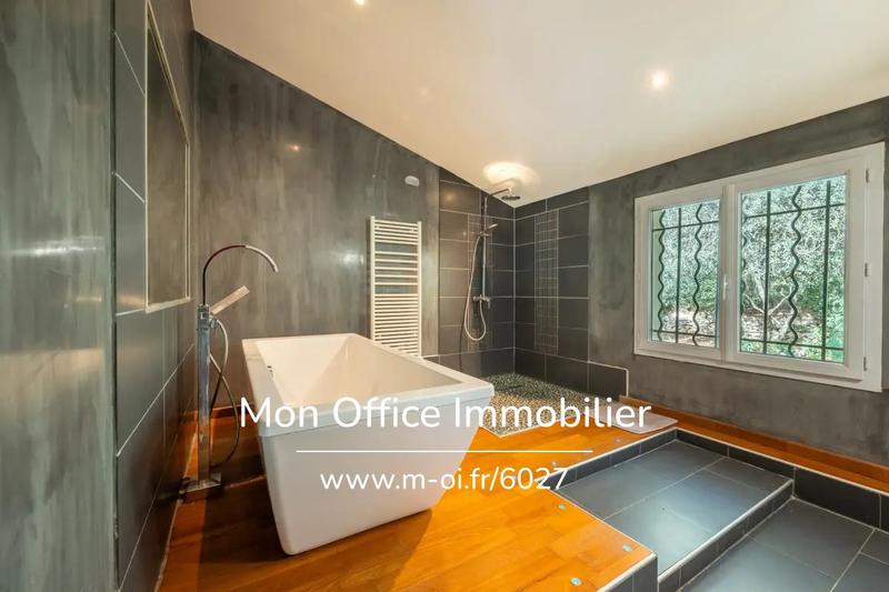 Maison - 212 m² - 5 pièces