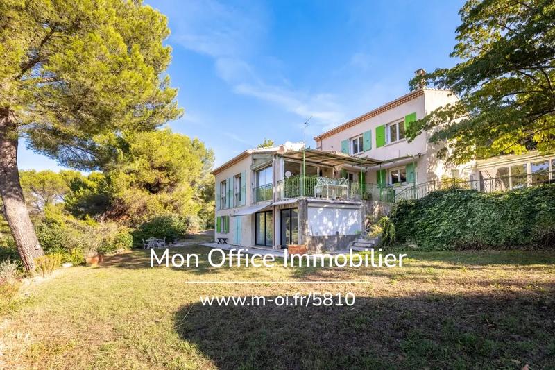 Villa - 316 m² - 9 pièces