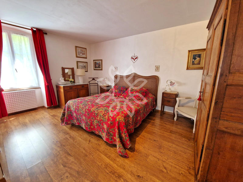 Maison - 285 m² - 6 pièces