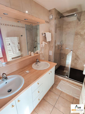 Fonds de commerce - 1 732 m²