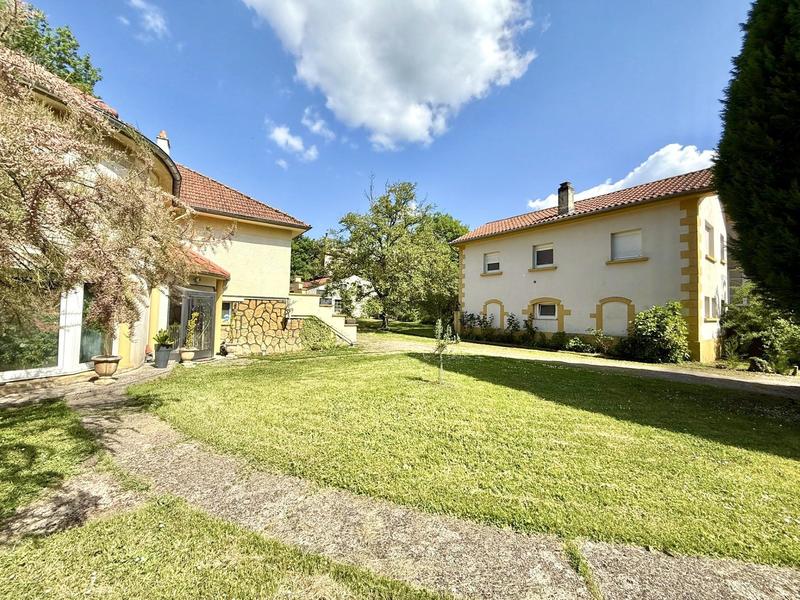 Maison - 274 m² - 6 pièces