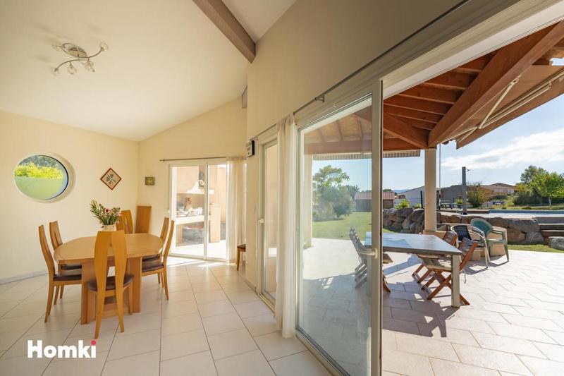 Maison - 214 m² - 7 pièces