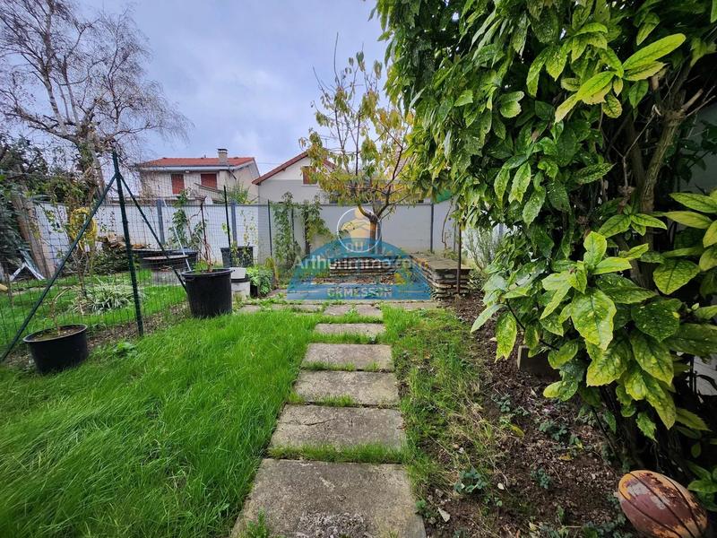 Maison - 233 m² - 11 pièces