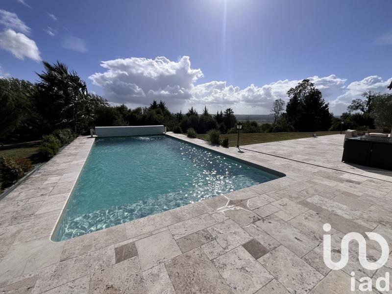 Maison - 230 m² - 5 pièces