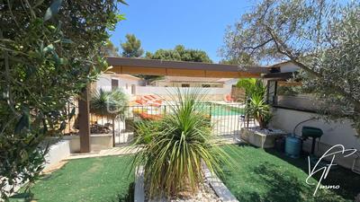 Villa - 243 m² - 8 pièces