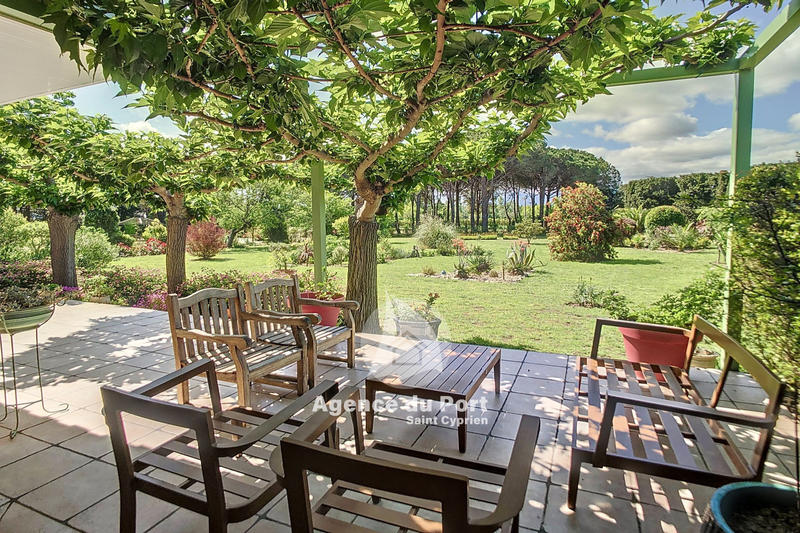 Villa - 221 m² - 9 pièces