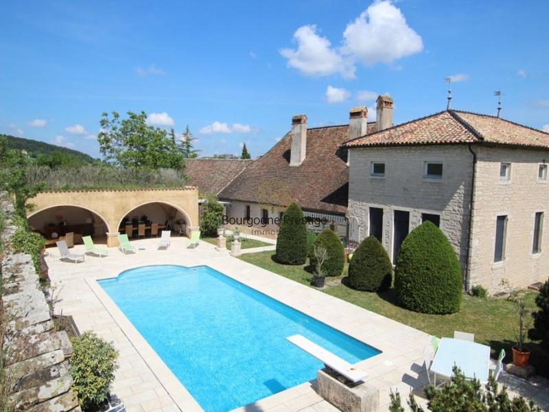 Propriété - 255 m² - 7 pièces