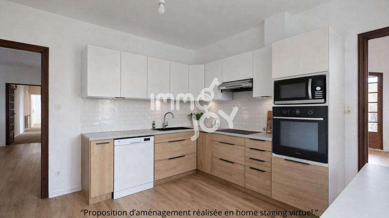 Maison - 220 m² - 8 pièces