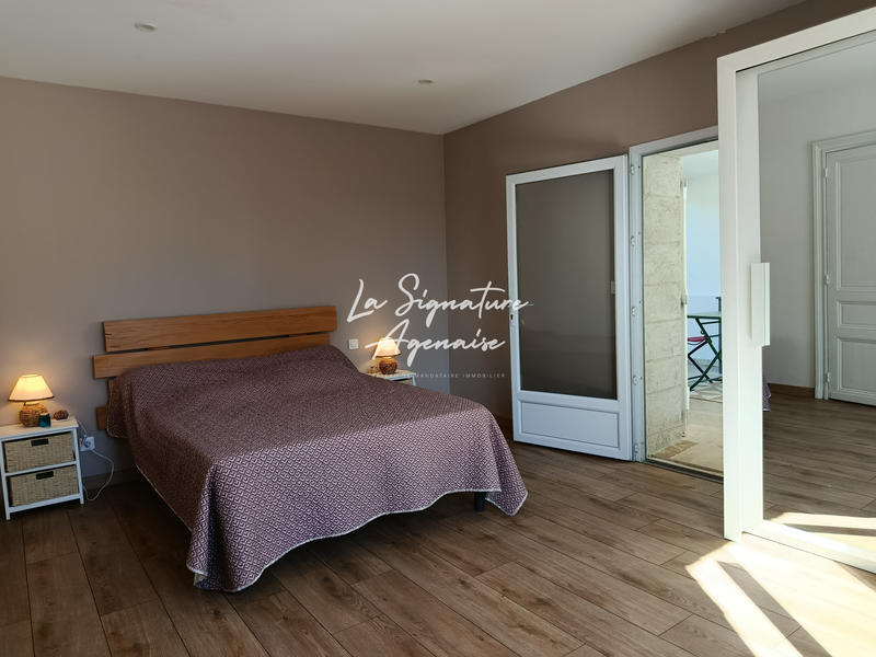 Maison - 240 m² - 8 pièces