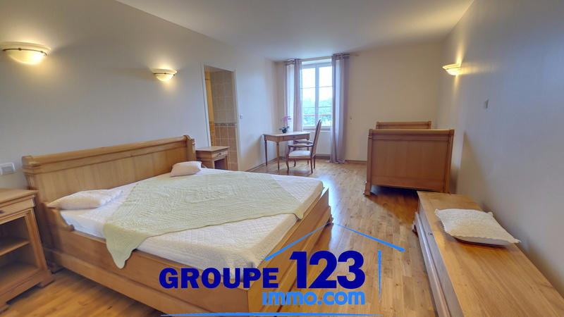 Maison - 382 m² - 10 pièces