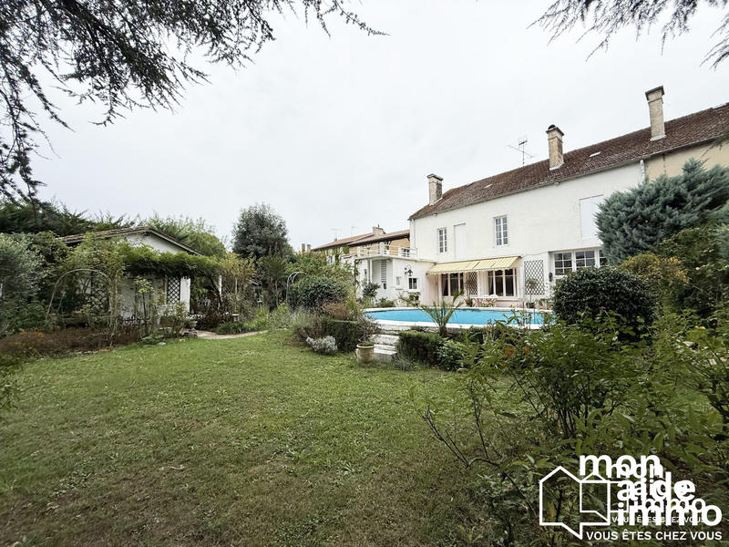 Maison - 266 m² - 7 pièces