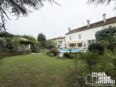 Maison - 266 m² - 7 pièces